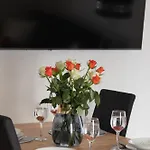 Apartman Functional With 2 Bedrooms And Parking By Renters