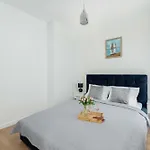 Functional With 2 Bedrooms And Parking By Renters