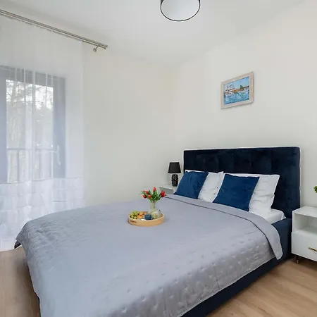 Functional With 2 Bedrooms And Parking By Renters