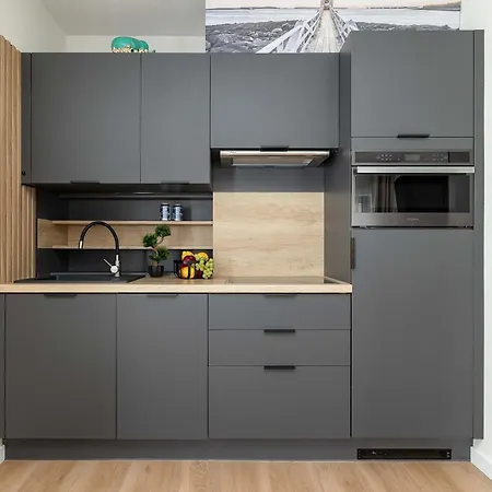 Functional With 2 Bedrooms And Parking By Renters Międzywodzie